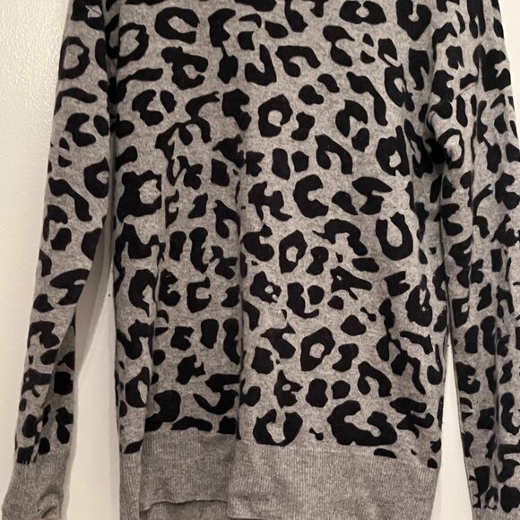 Barney's New York Black & White 2-Ply 100% Cashmere Sweater (M) - Picture 6 of 11